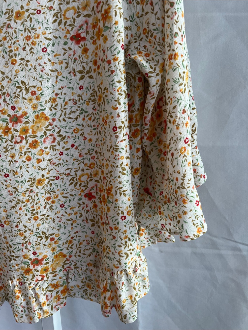 Rose & Thme Cream Floral V-Neck Ruffle Hem Blouse - Picture 10 of 16